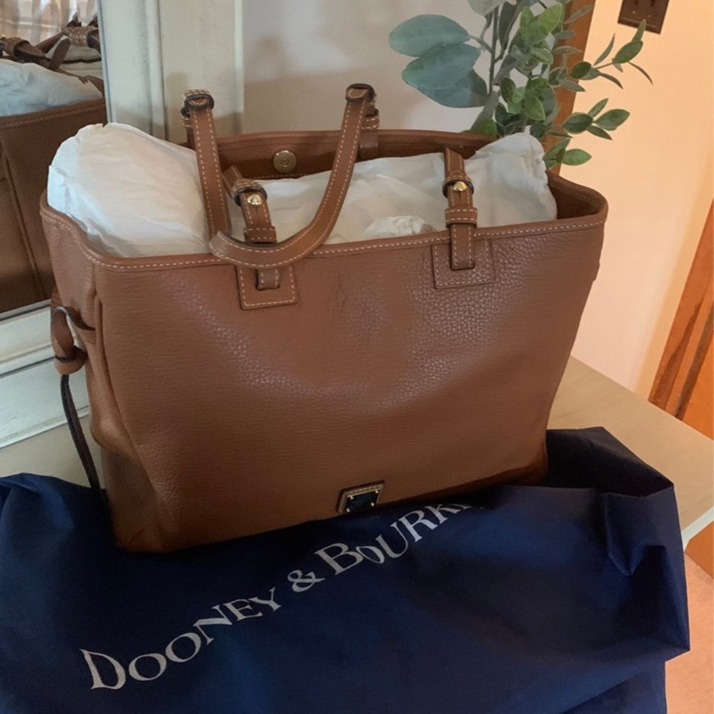 Dooney & Bourke Tote